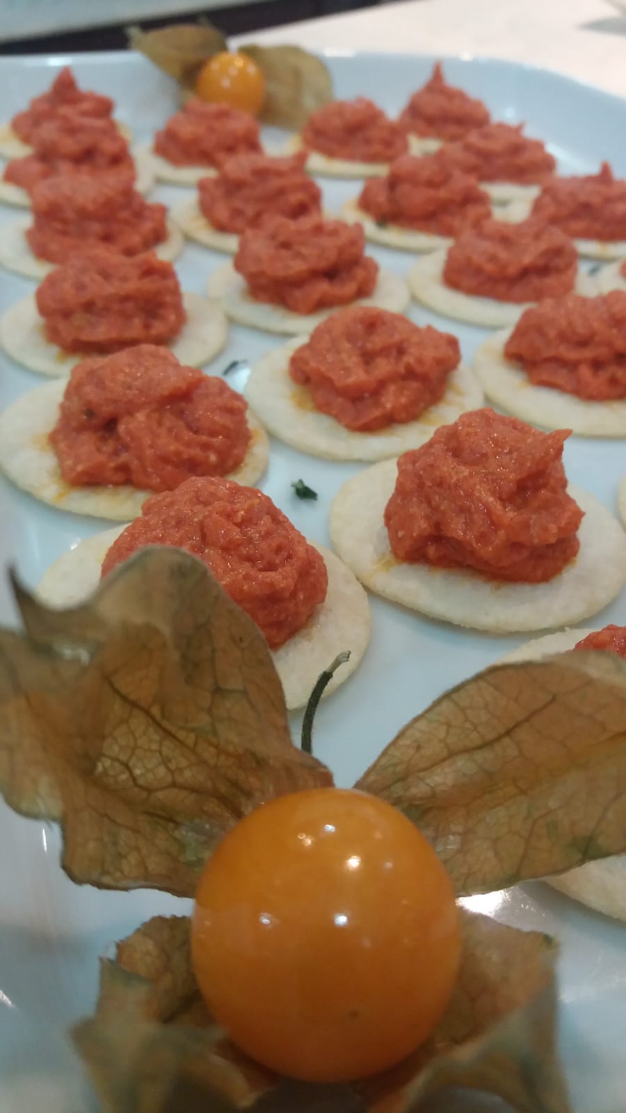 Tomates recheados com philadelphia e physalis